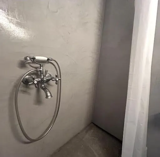 Abella Cave, 펜션 키트노스