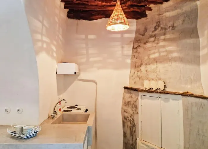 Abella Cave, 키트노스