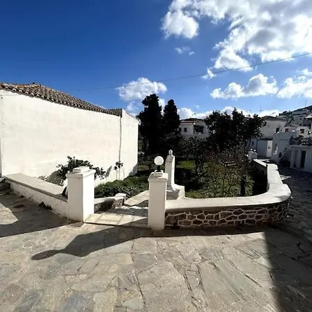 Holiday home Cave-guesthouse To Heritage Kythnos