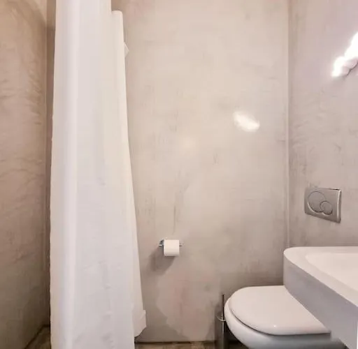 Abella Cave, Kythnos